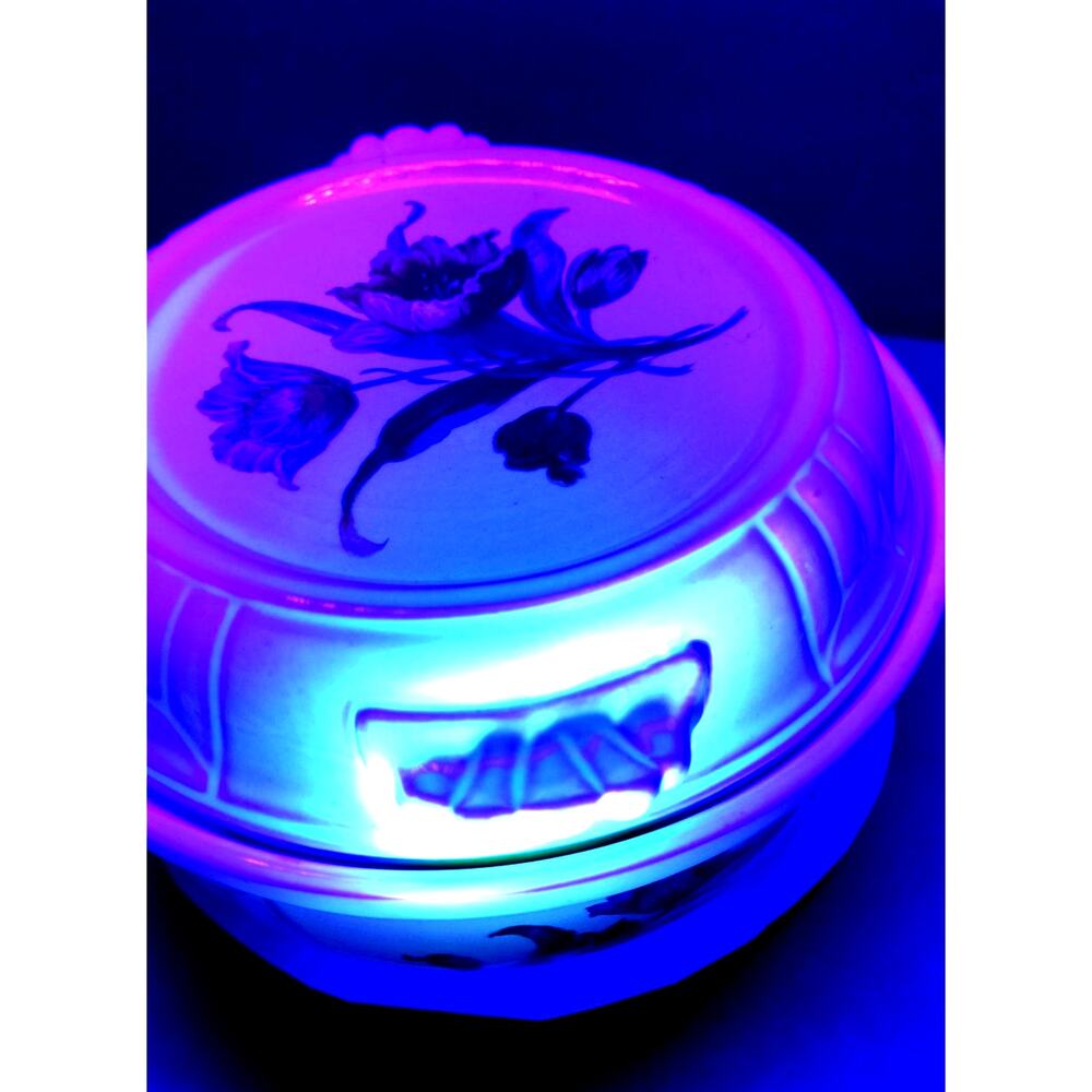 736. Halls Superior Kitchenware Covered Casserole Dish UV Reactive - Picture 5 of 8